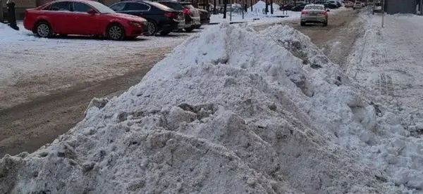 Город на Неве занял последнее место в рейтинге уборки снега в городах России