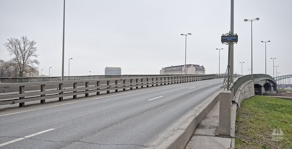 Новое освещение Малоохтинского моста сделано по всем существующим нормам безопасности