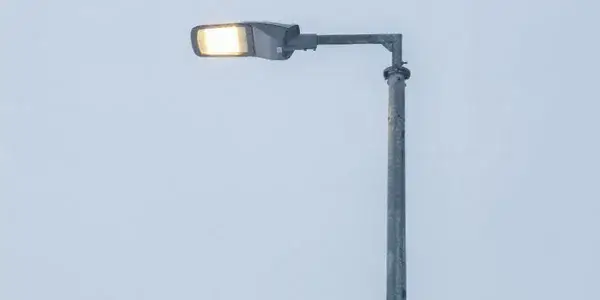 Современным освещением оборудовали еще одну улицу Приморского района