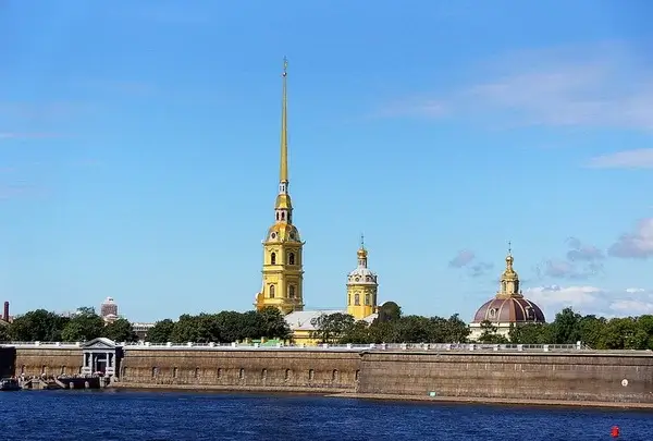 Рост бюджета Санкт-Петербурга позволяет увеличить финансирование социальных программ по строительство объектов инфраструктуры
