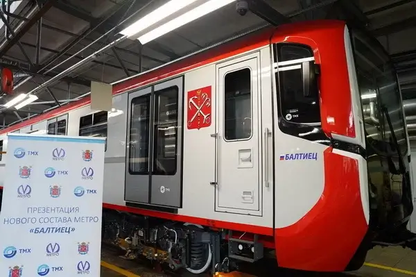 Красная линия метро пополнилась первым поездом нового поколения “Балтиец”